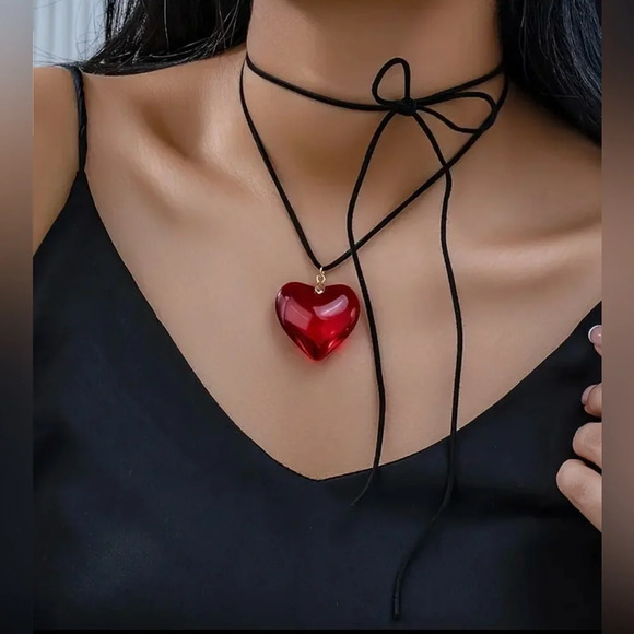 Minimalist Large Heart  Shaped Pendant Necklace - Picture 1 of 3